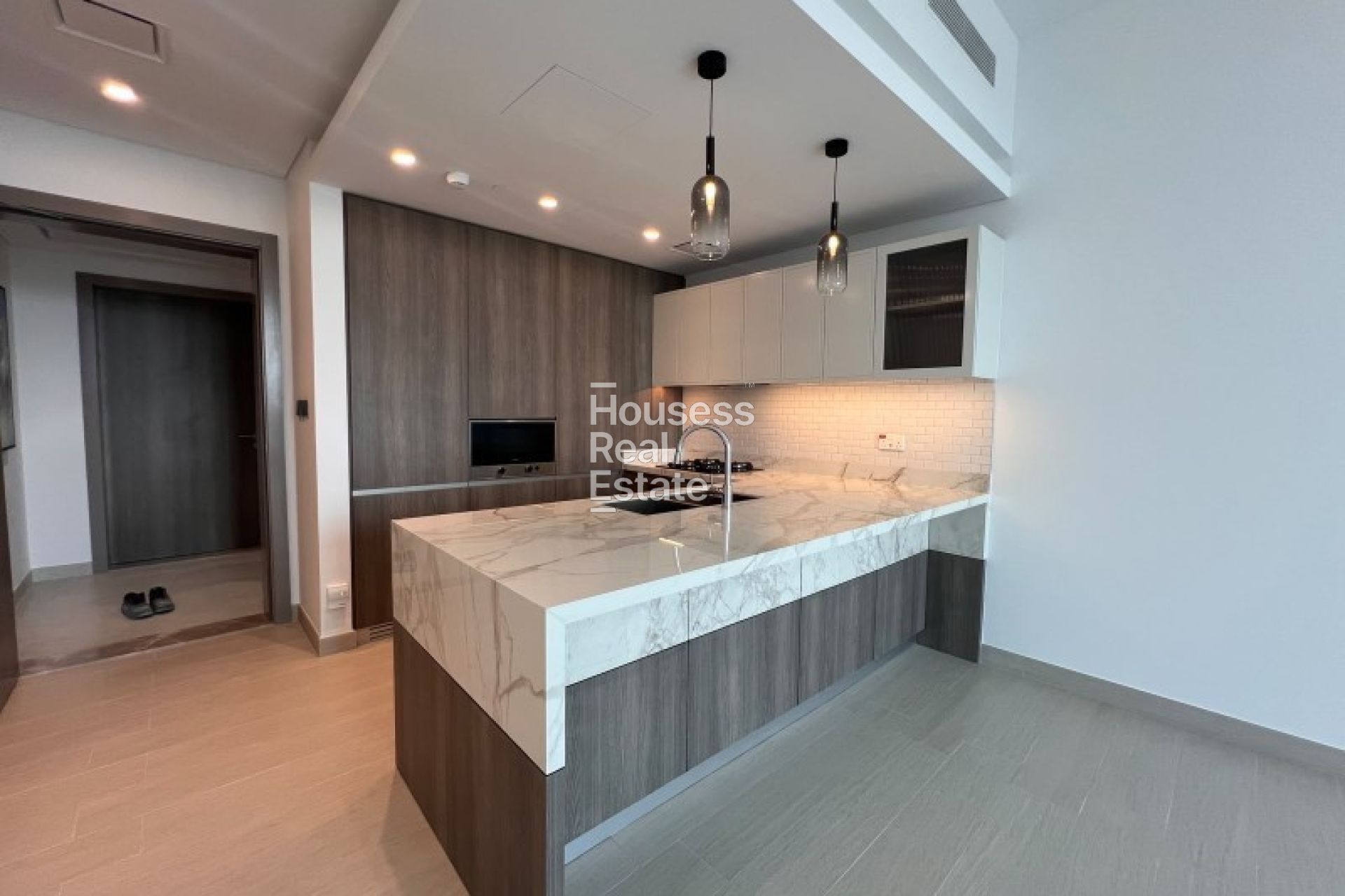 Apartment for Sale HUGE LAYOUT | PRIME LOCATION | BEST OFFER