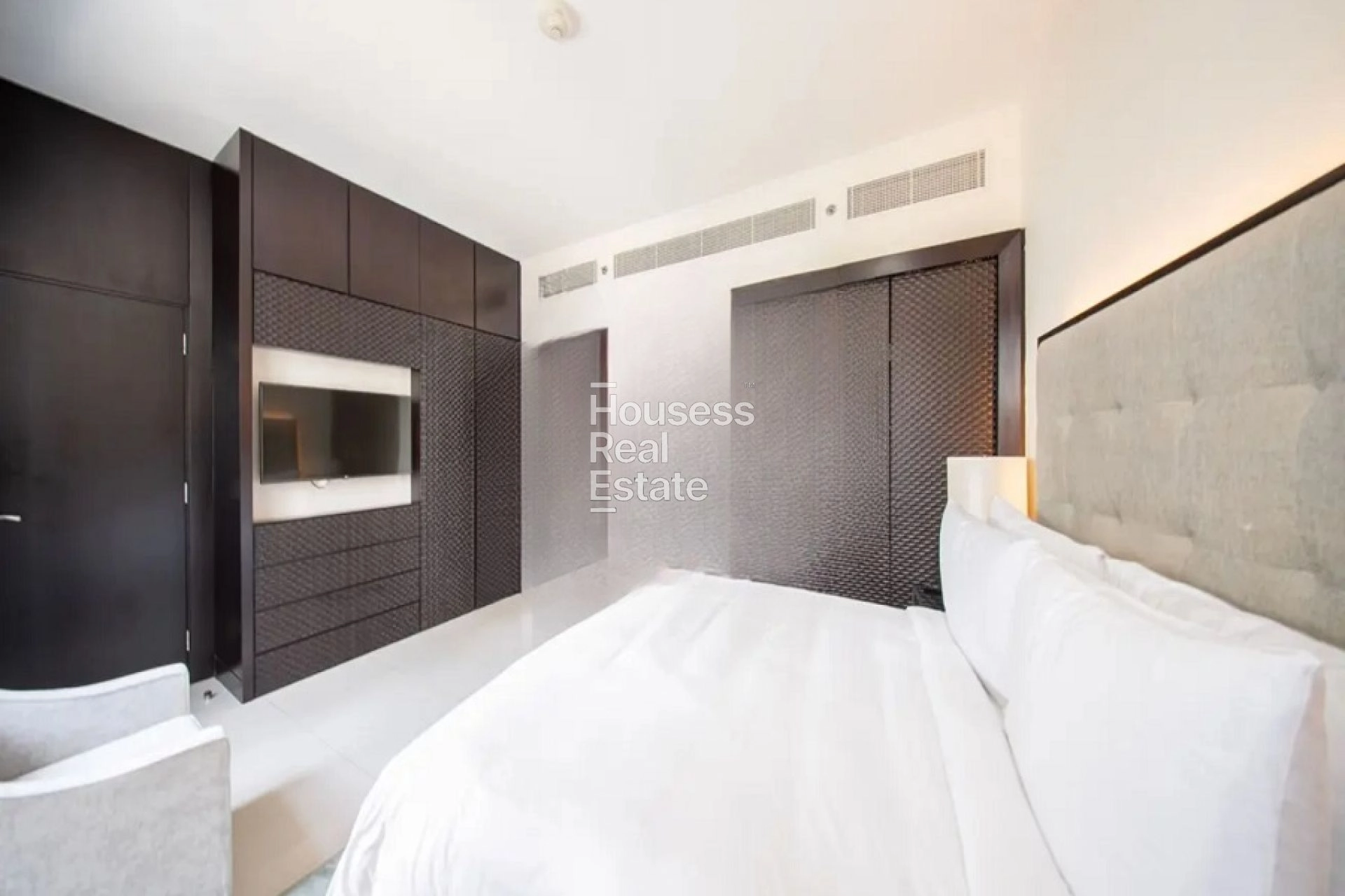 Photograph 3