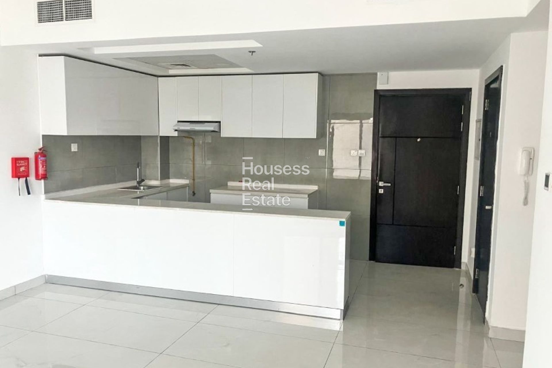 Apartment for Rent Spacious| Near Metro |Unfurnished |Prime Location