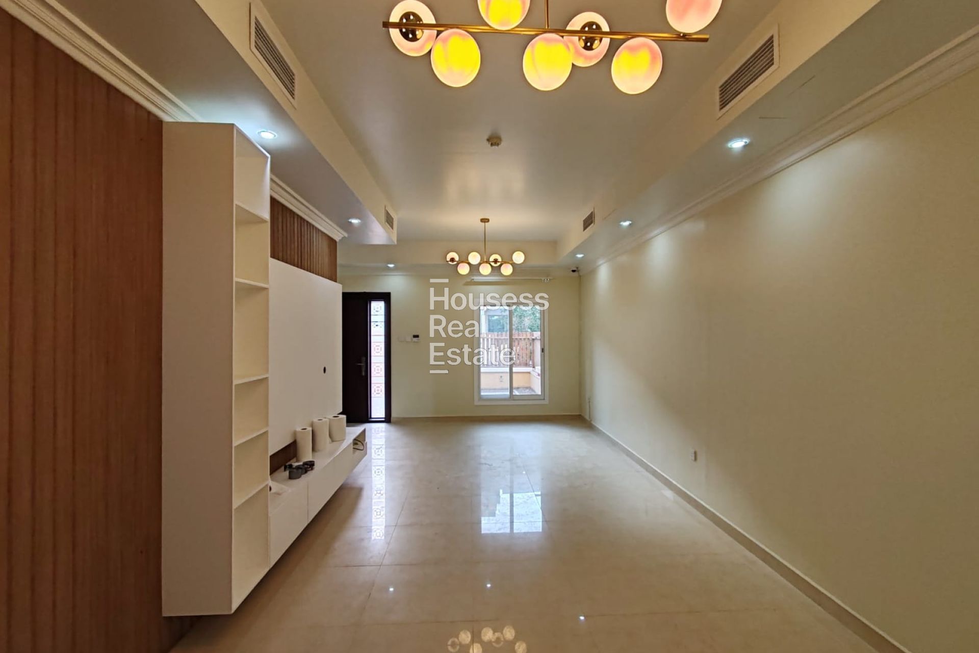 Townhouse for Sale 3 Bed plus Maid | Upgraded | Tenanted