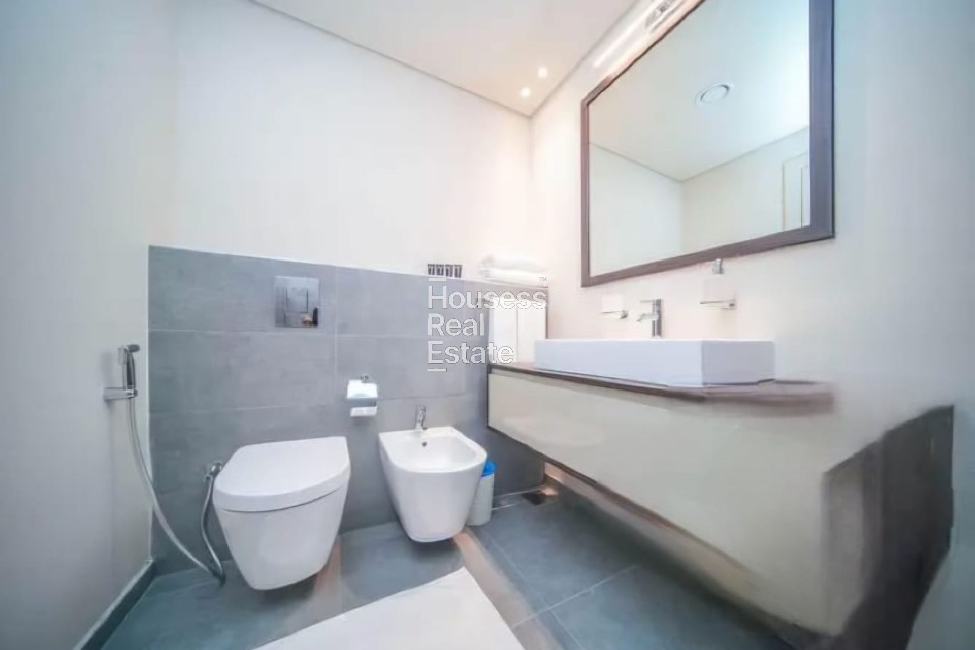 Photograph 9