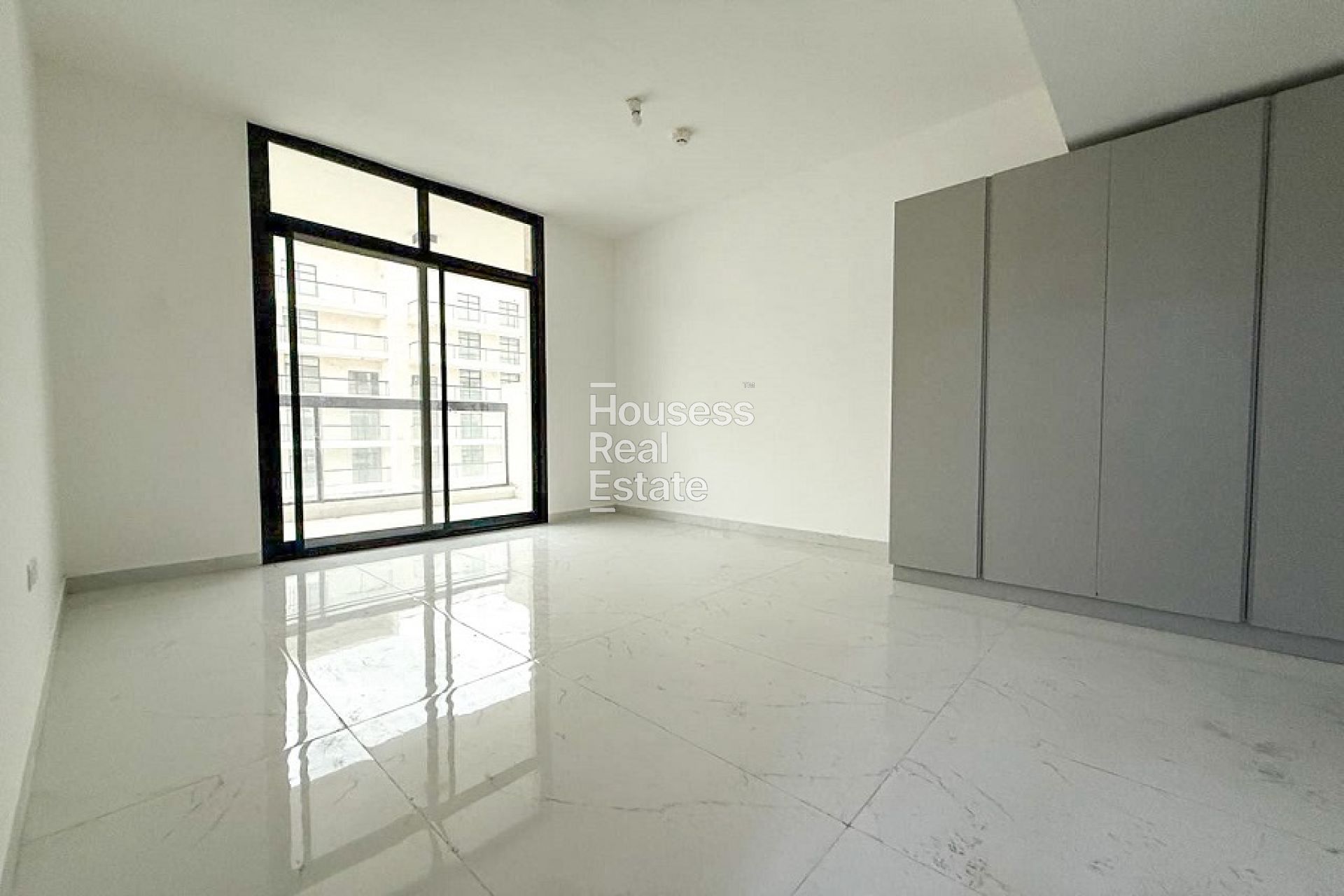 Photograph 9