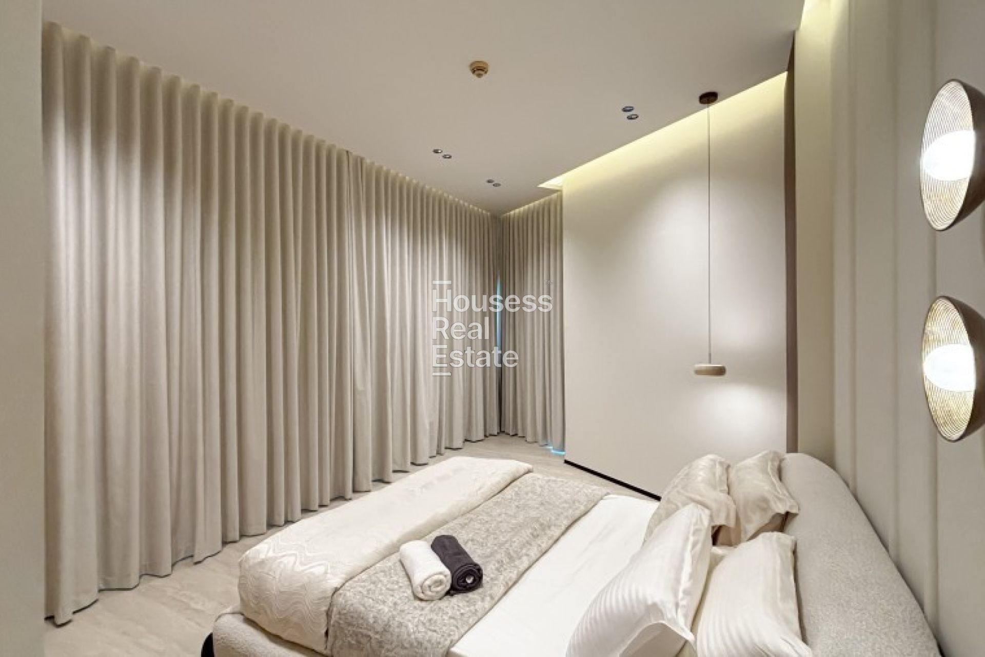 Photograph 7
