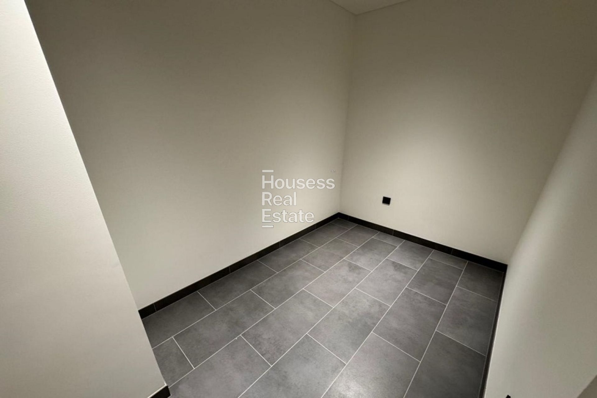 Photograph 7