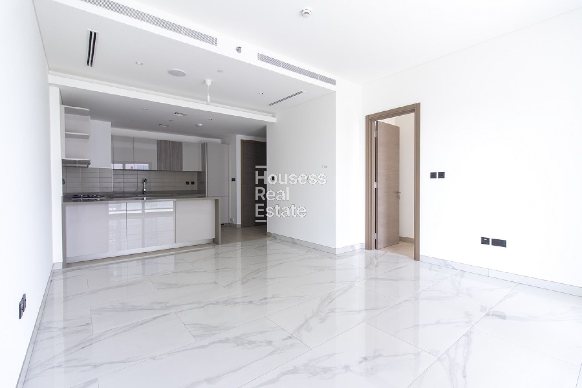 Apartment for Rent Flexible Cheques | Very Spacious | Good View