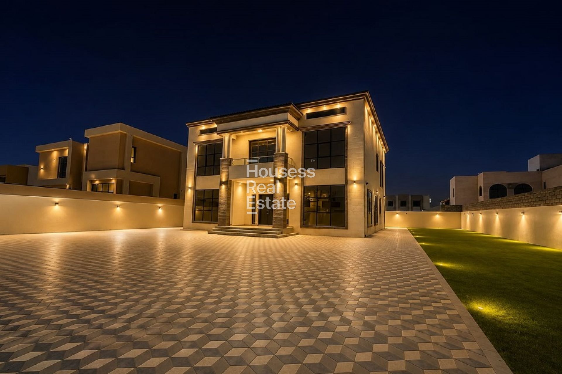 Villa for Rent in Al Aweer 1, Al Aweer Luxury 5BR Villa | Private Garden | Al Awir First