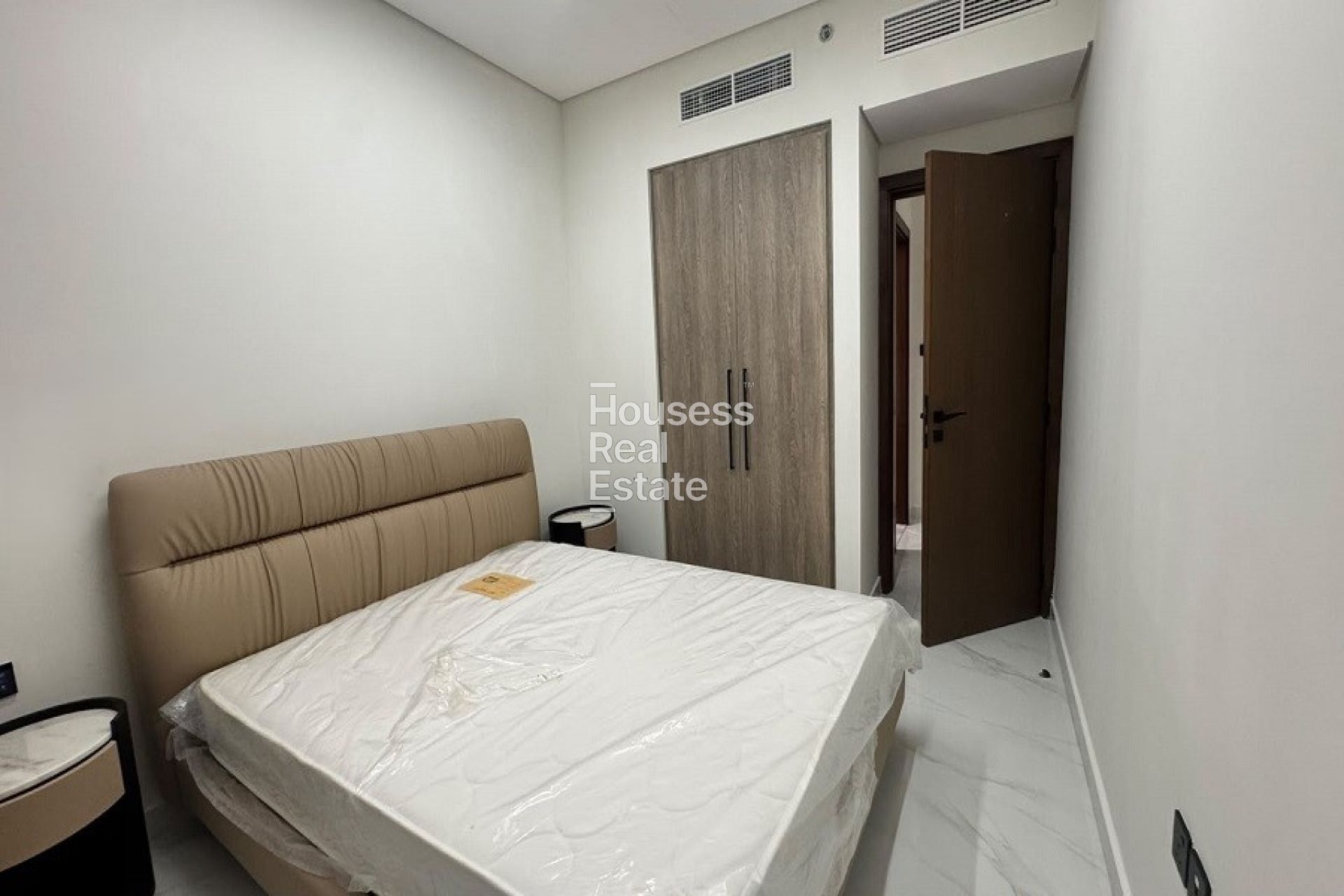 Photograph 9