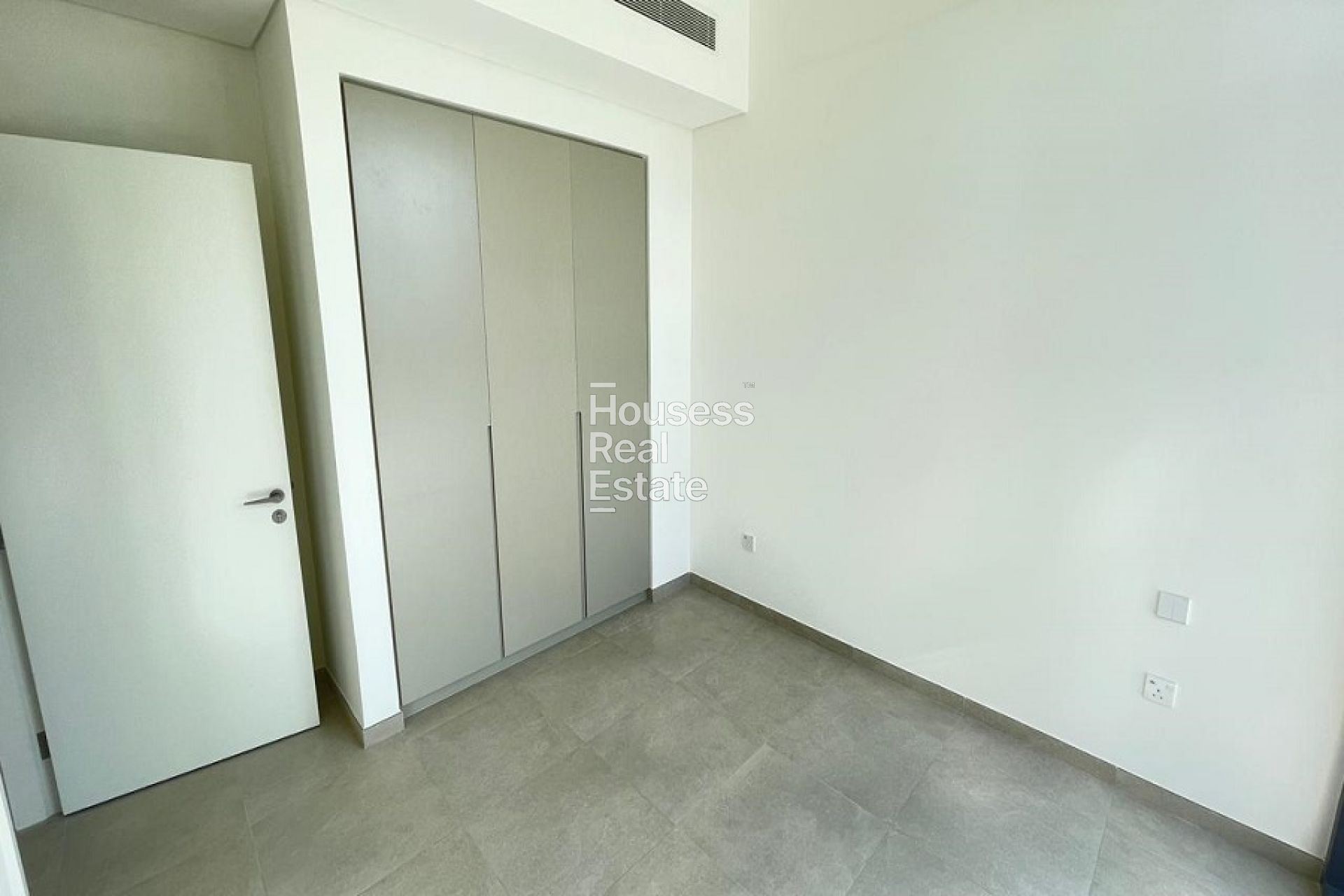 Photograph 11