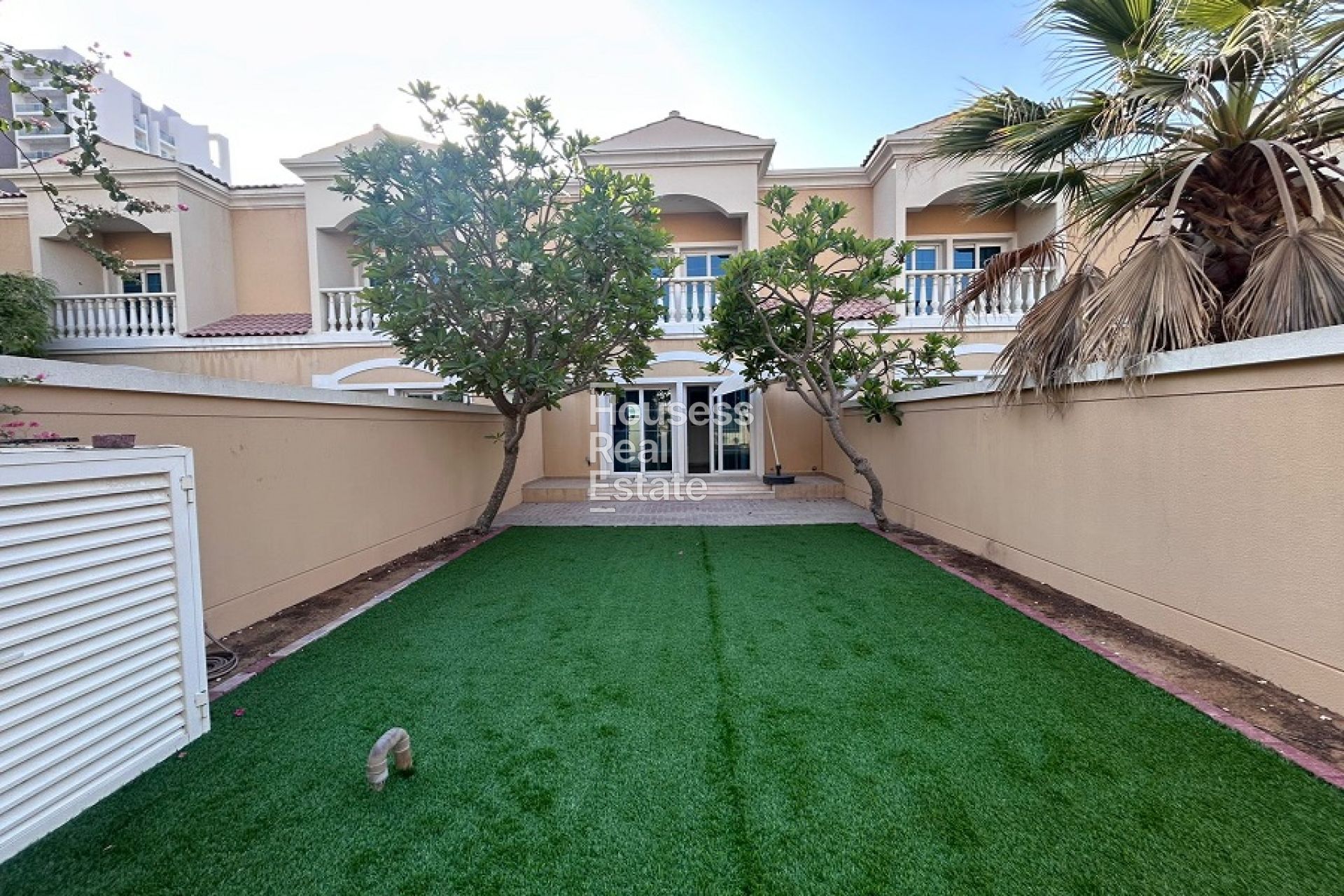 Townhouse for Rent UPGRADED |WELL KEPT | PRIVATE GARDEN