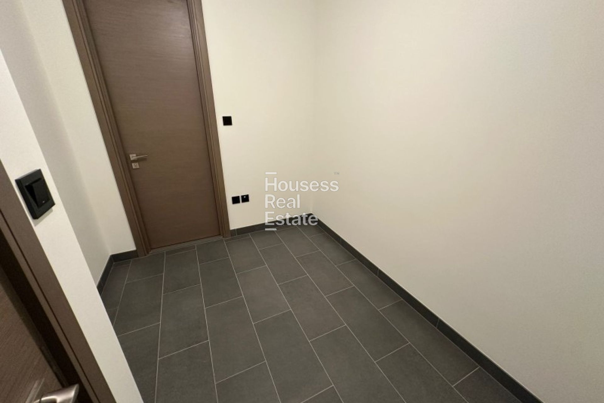Photograph 11