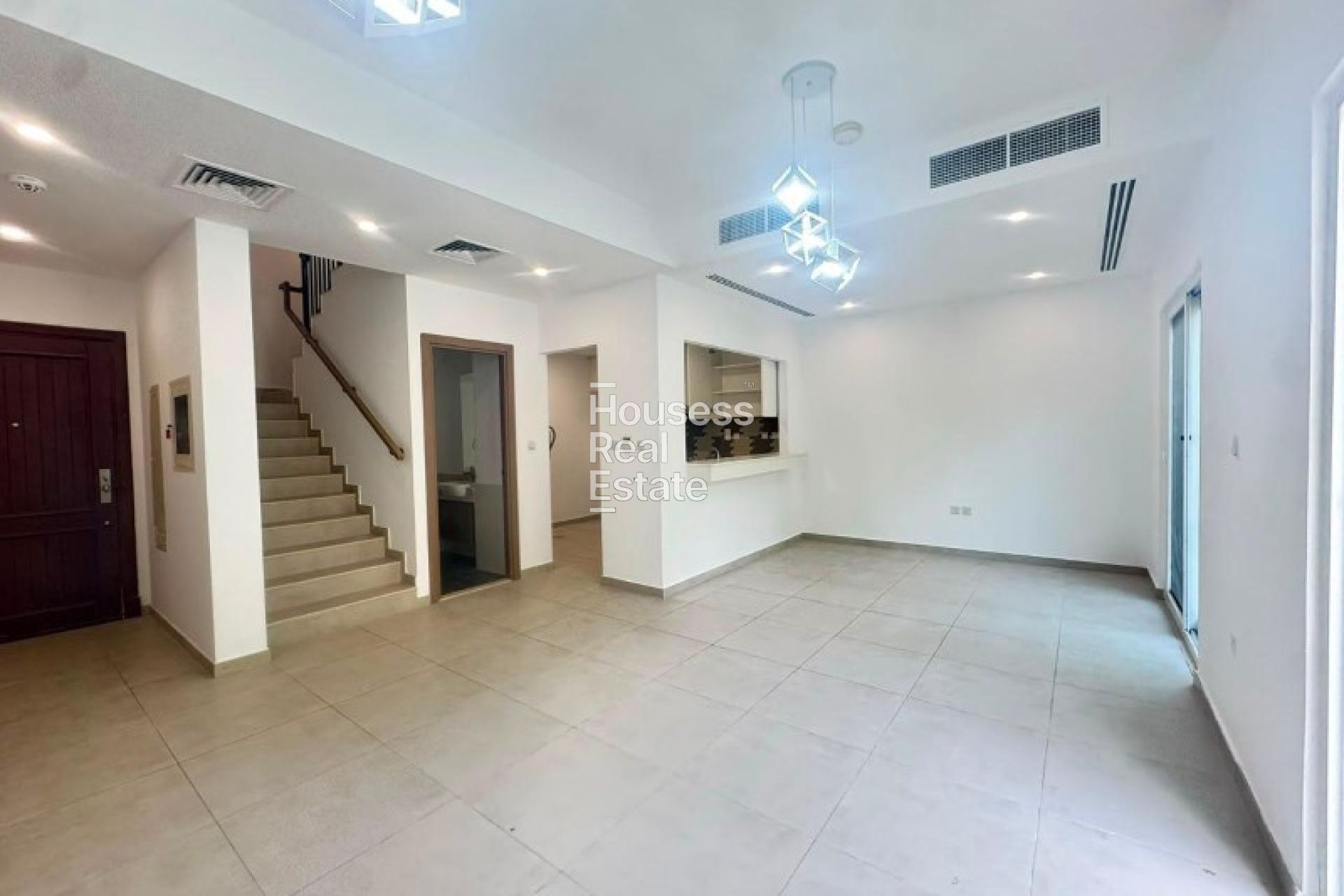 Townhouse for Sale Spacious Layout | Private Garden | Vacant