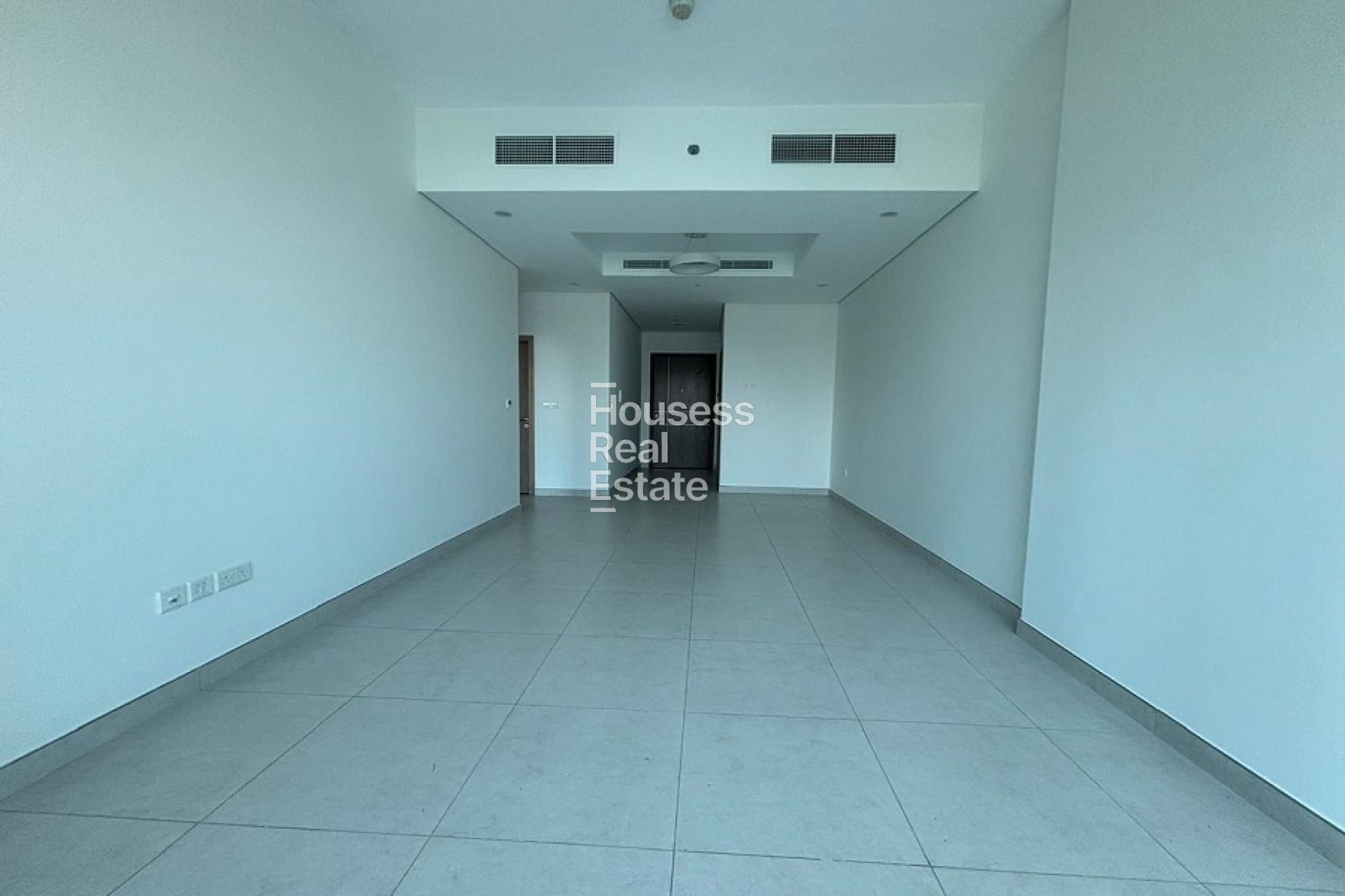 Apartment for Rent in The Bay, Business Bay Large Layout | Corner Unit | Closed Kitchen