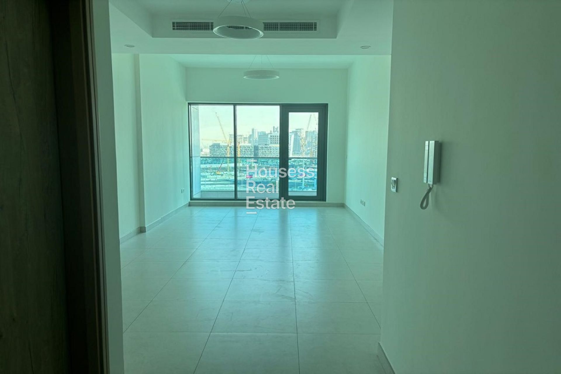 Apartment for Rent in The Bay, Business Bay Large Layout | Corner Unit | Closed Kitchen