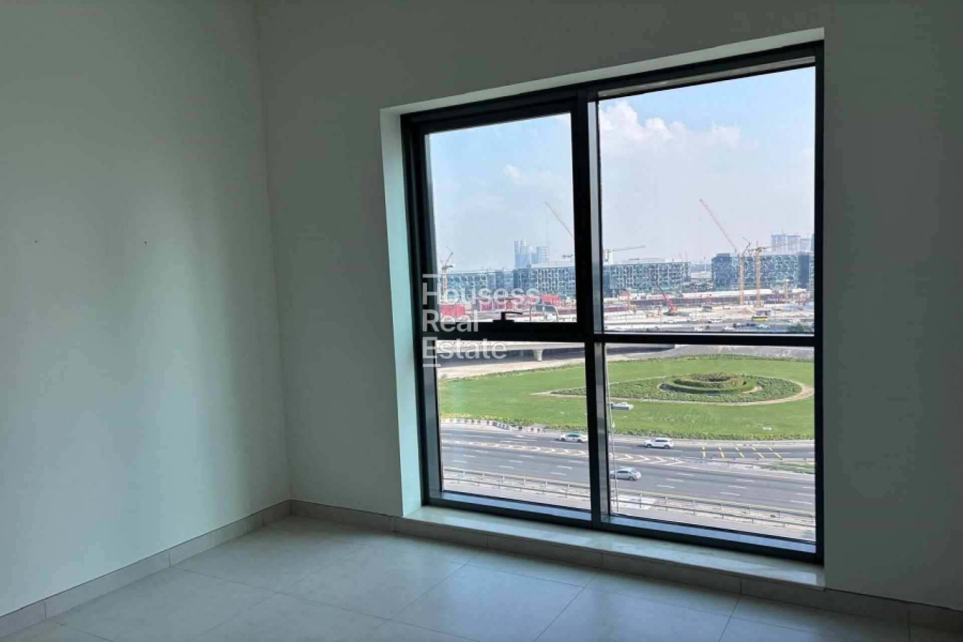 Apartment for Rent in The Bay, Business Bay Large Layout | Corner Unit | Closed Kitchen