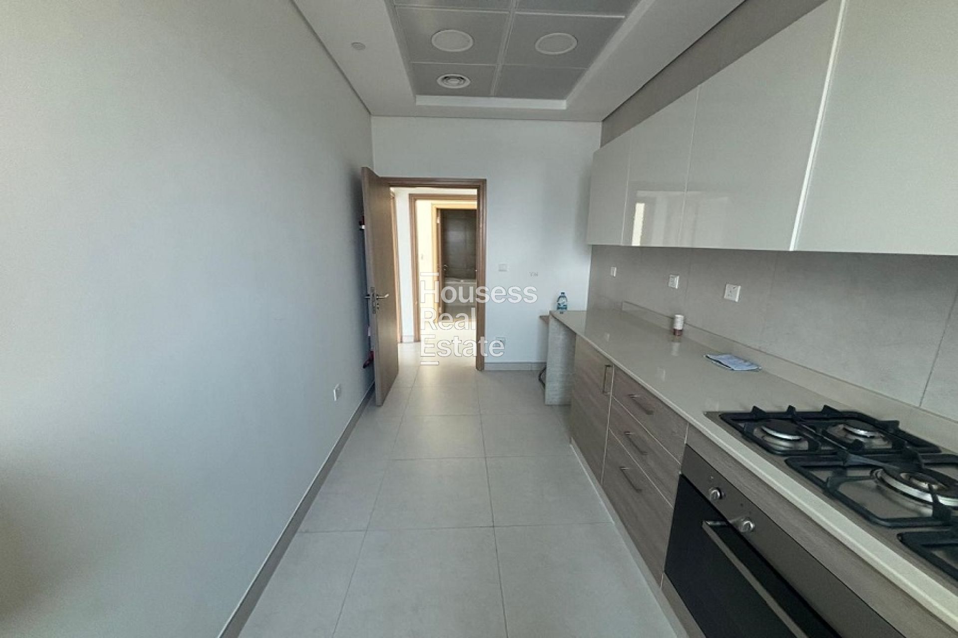 Apartment for Rent in The Bay, Business Bay Large Layout | Corner Unit | Closed Kitchen