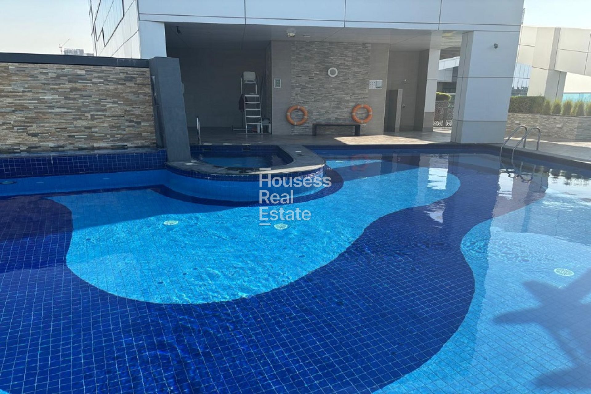Apartment for Rent in The Bay, Business Bay Large Layout | Corner Unit | Closed Kitchen