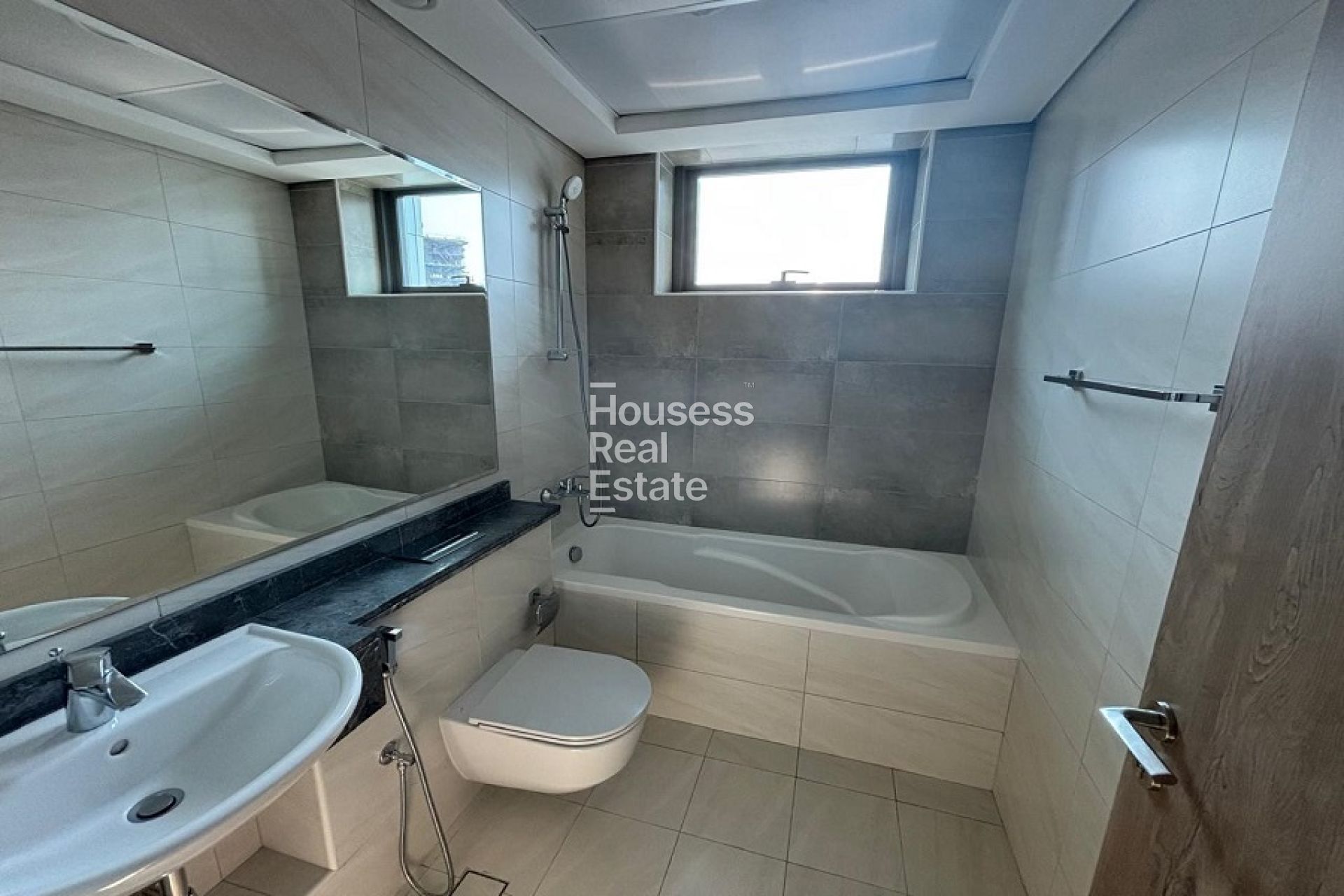 Apartment for Rent in The Bay, Business Bay Large Layout | Corner Unit | Closed Kitchen
